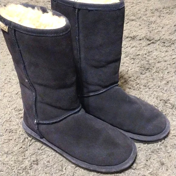 Bearpaw Tall Emma Suede Boots Size 7. Worn only once for an hour inside! - Picture 1 of 8